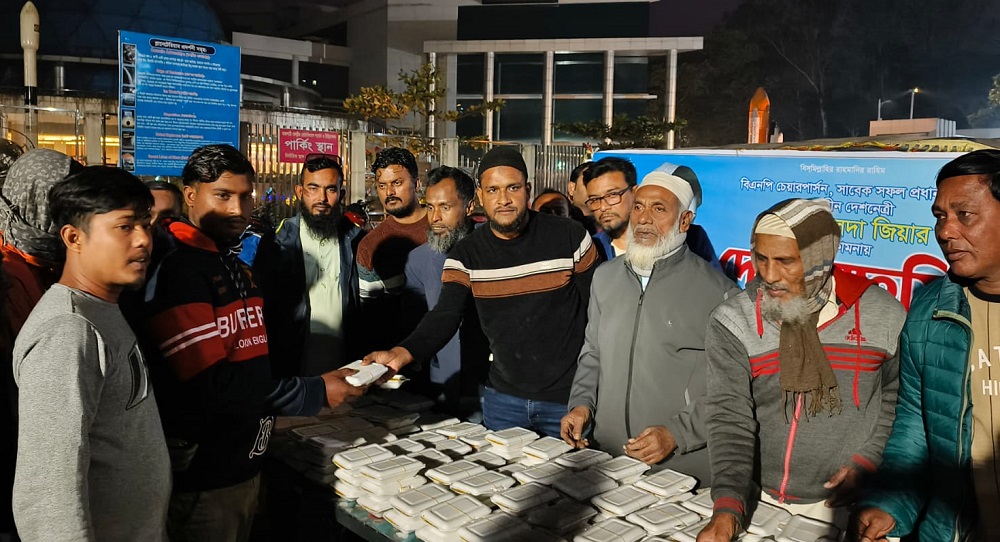 খালেদা জিয়ার রোগমুক্তি কামনায় রাজশাহীতে যুবদলের খাবার বিতরণ কর্মসূচি