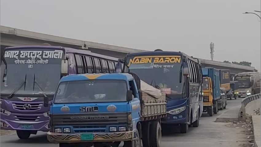 ঈদযাত্রায় উত্তরবঙ্গের পথে বেড়েছে যানবাহনের চাপ