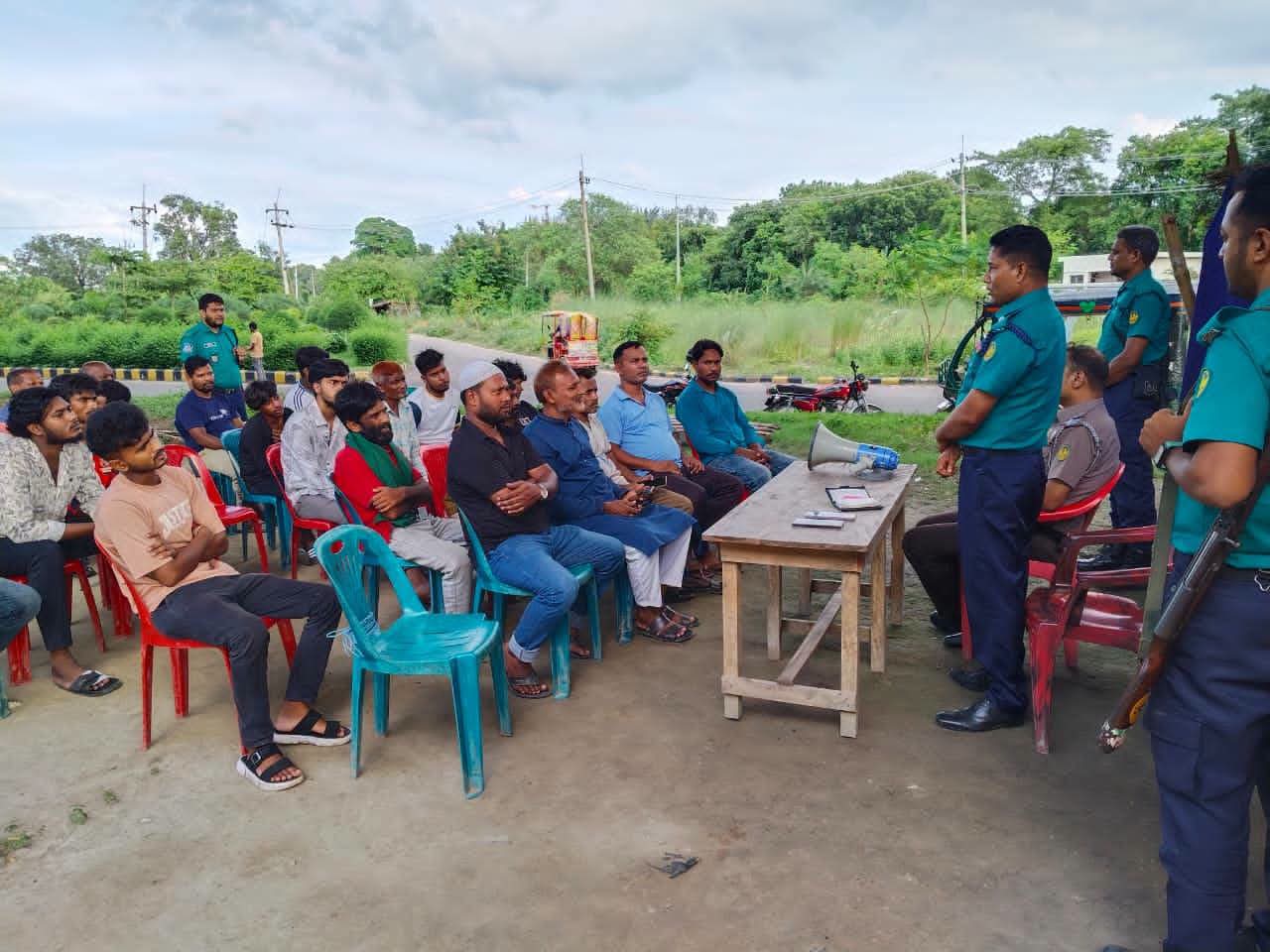 মাদক ও অনলাইন জুয়া প্রতিরোধে চন্দ্রিমা থানা পুলিশের উঠান বৈঠক