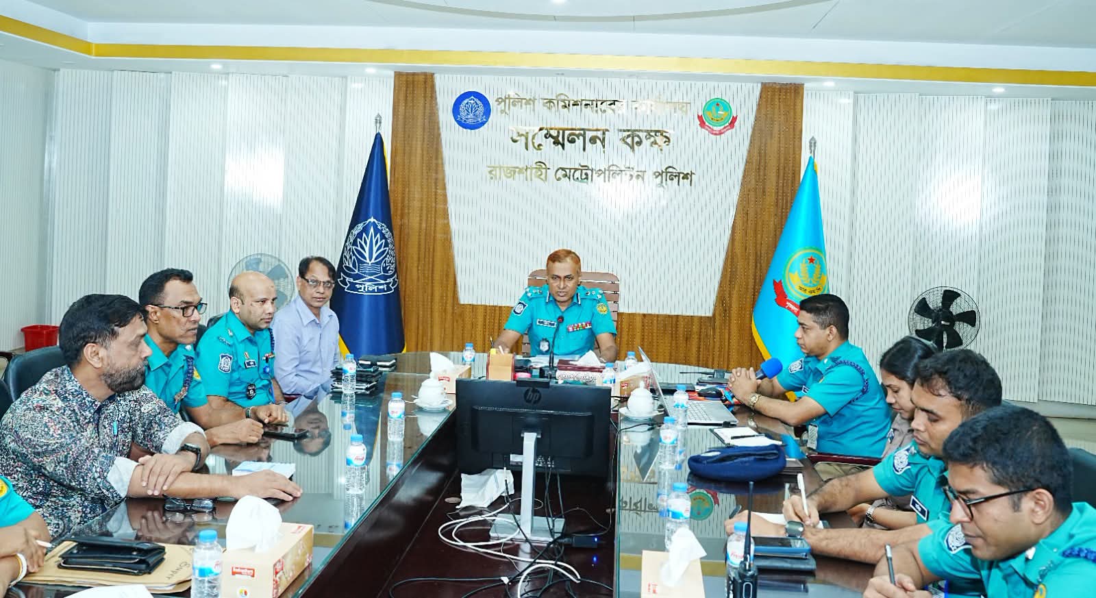 রাজশাহীতে কিশোর গ্যাং, ফুটপাত দখল ও মাদকের বিরুদ্ধে কঠোর অবস্থানের নির্দেশ