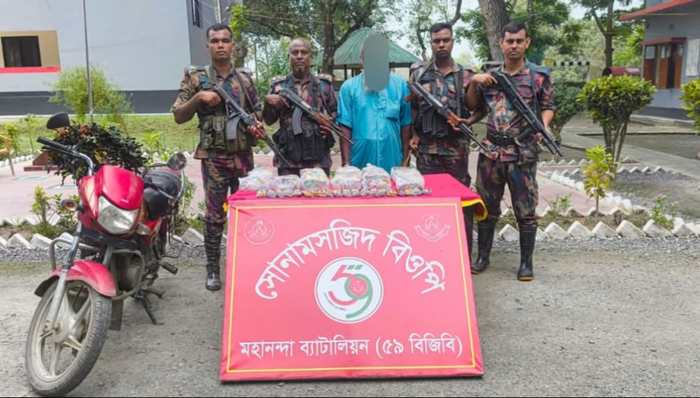 শিবগঞ্জ সীমান্তে ৫৯ বিজিবির অভিযান: ৭৮০০ পিস ভারতীয় পাতার বিড়িসহ আটক ১