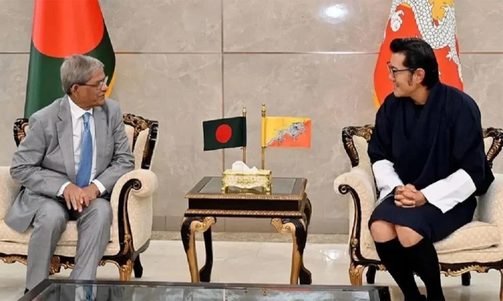 ঢাকায় সংক্ষিপ্ত যাত্রাবিরতিতে ভুটানের রাজা, বিমানবন্দরে স্বাগত জানালেন রাষ্ট্রপতি