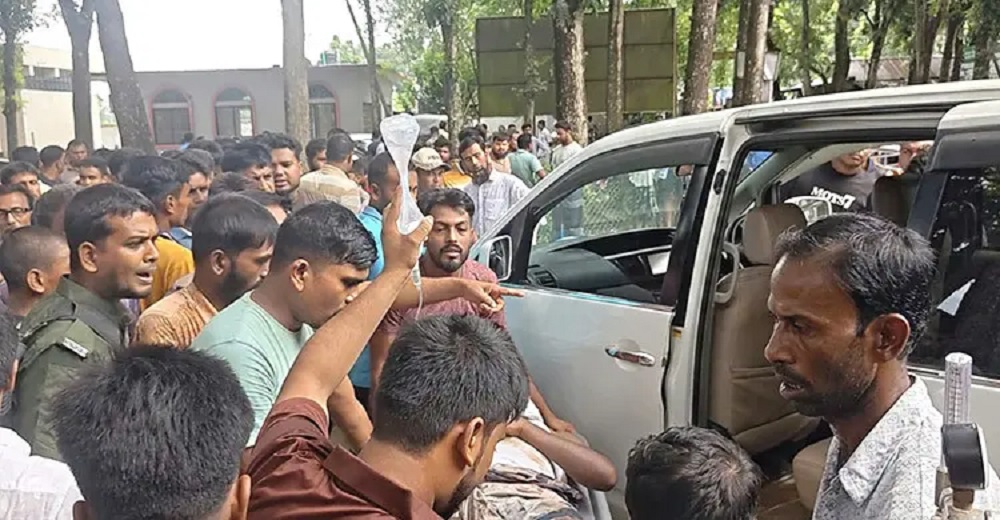 মহাসড়কে অবৈধ ভটভটির দৌরাত্ম্য: বাসচাপায় চার গরুব্যবসায়ী নিহত