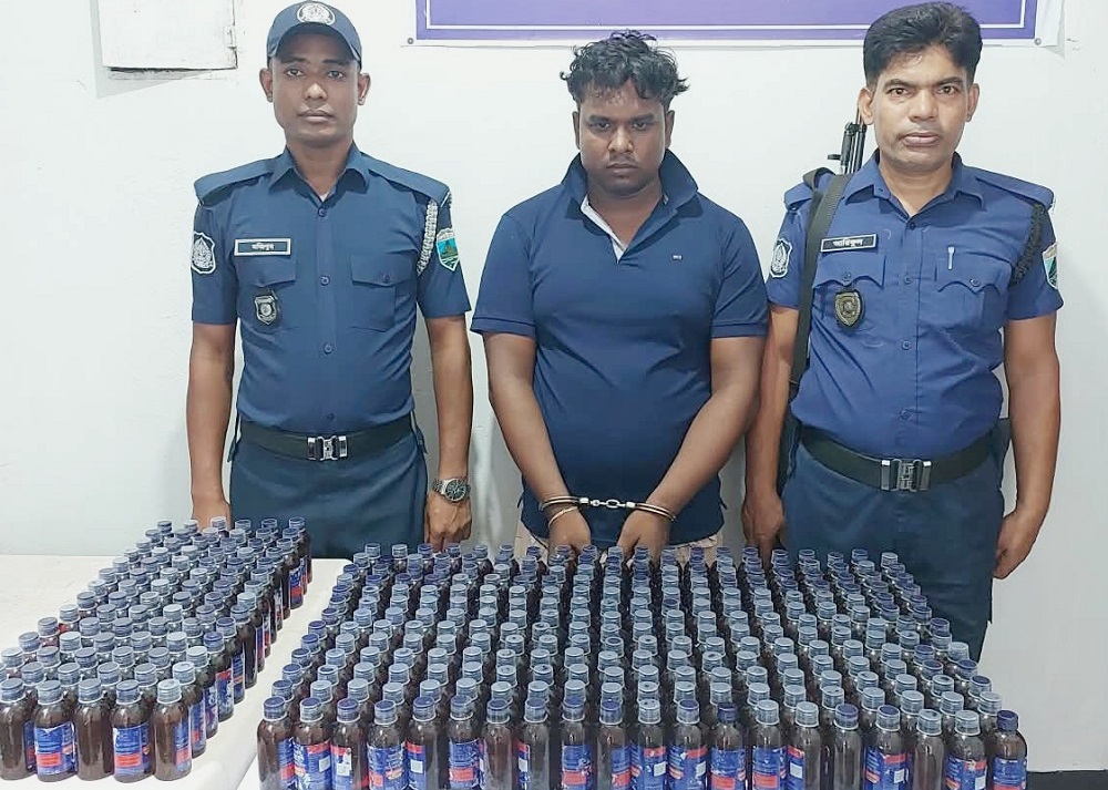 চারঘাটে ৩৬০ বোতল মোনোড্রিলসহ চার মাদক কারবারি গ্রেপ্তার: ২টি মোটরসাইকেল জব্দ