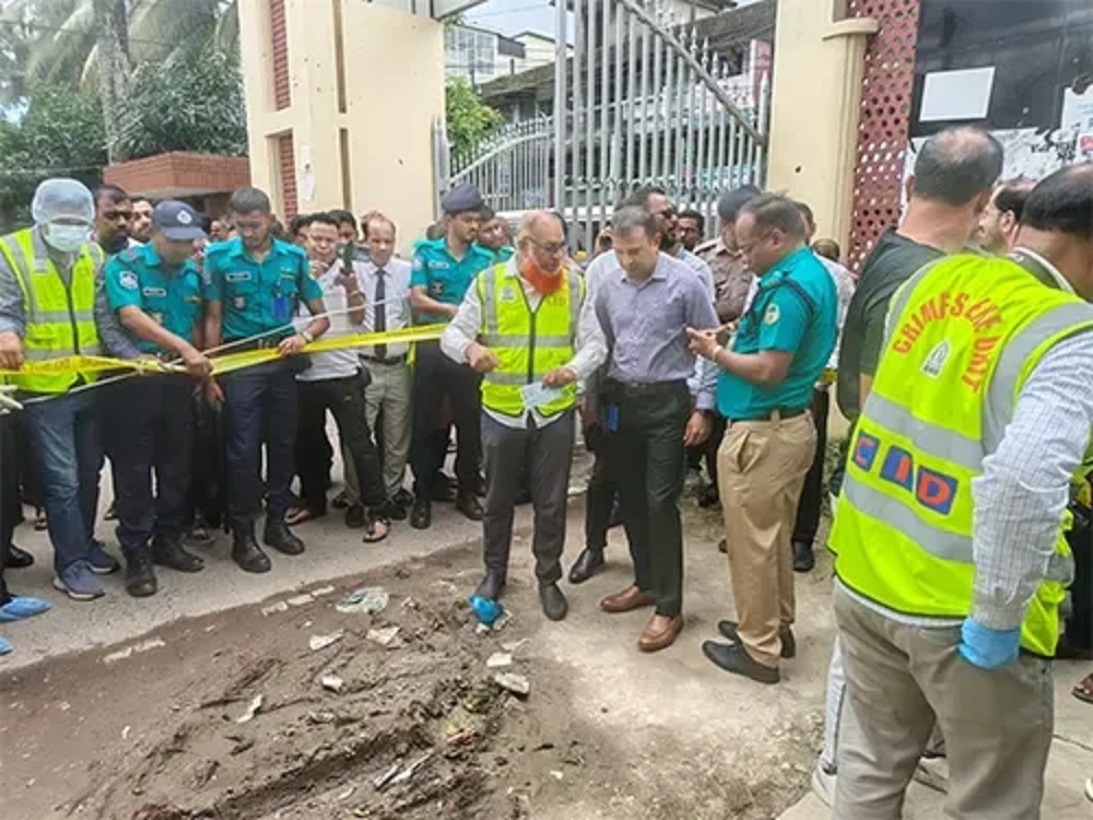 বরিশাল আদালত চত্বরে ককটেল বিস্ফোরণ