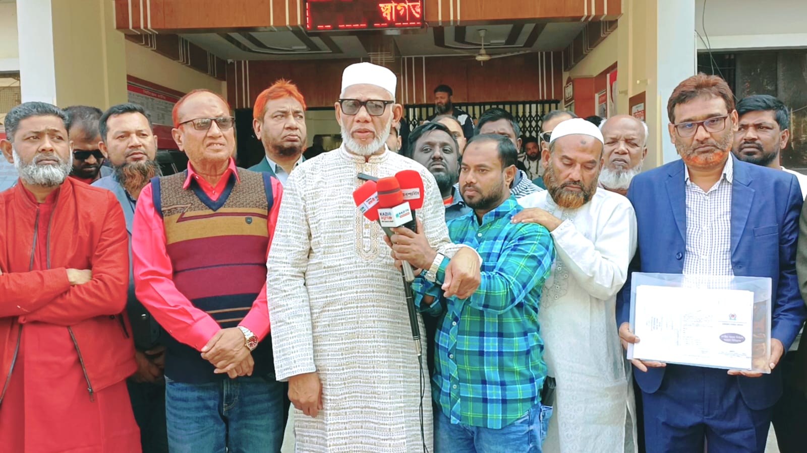 রাজশাহী-৬ আসনে আনোয়ার হোসেন উজ্জলের পক্ষে মনোনয়নপত্র উত্তোলন