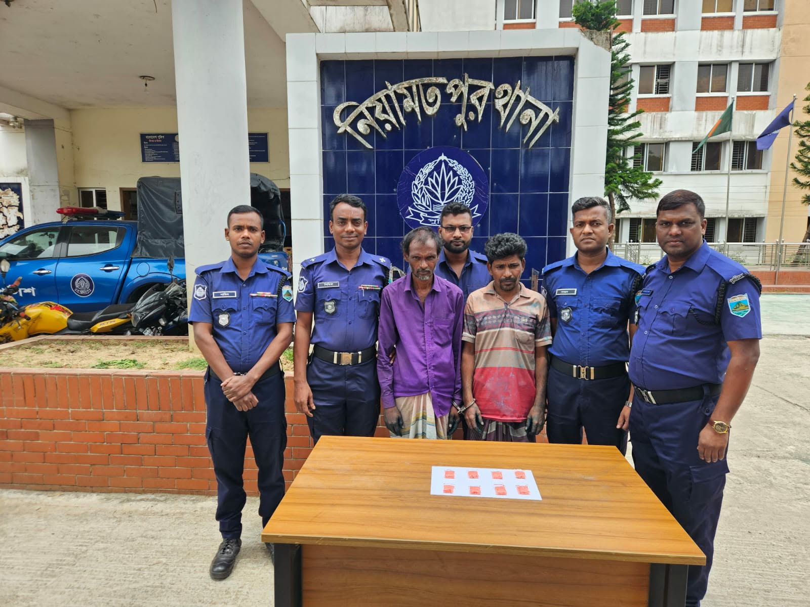 নিয়ামতপুরে আড়াইলক্ষ টাকার ইয়াবাসহ আটক-২