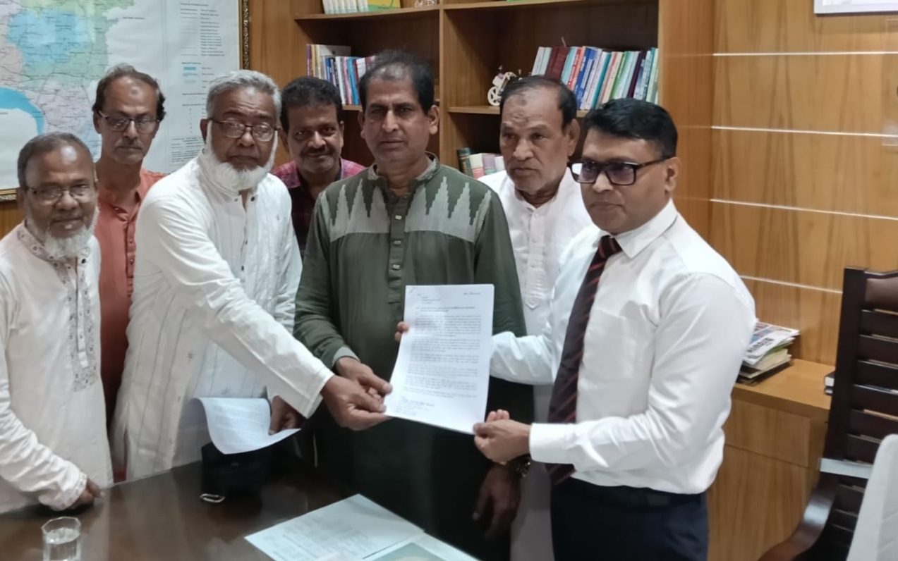 রামেক হাসপাতালে সিন্ডিকেট ভাঙার দাবিতে স্মারকলিপি প্রদান