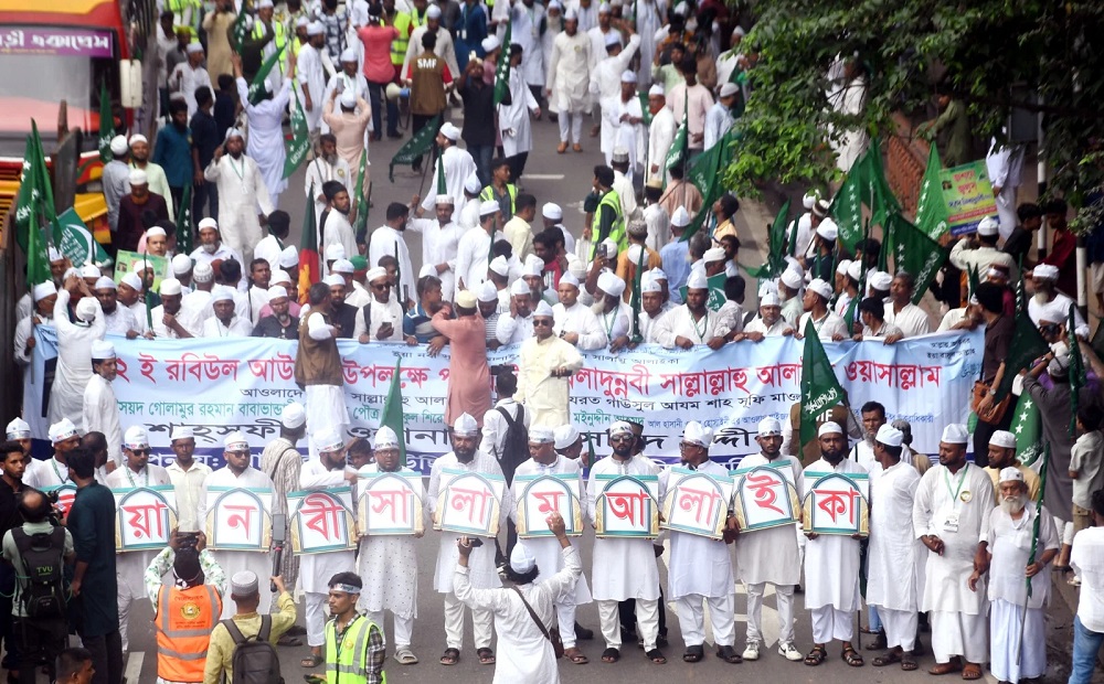 রাজধানীতে ঈদে মিলাদুন্নবী উপলক্ষে বর্ণাঢ্য জশনে জুলুস ও শান্তি মহাসমাবেশ