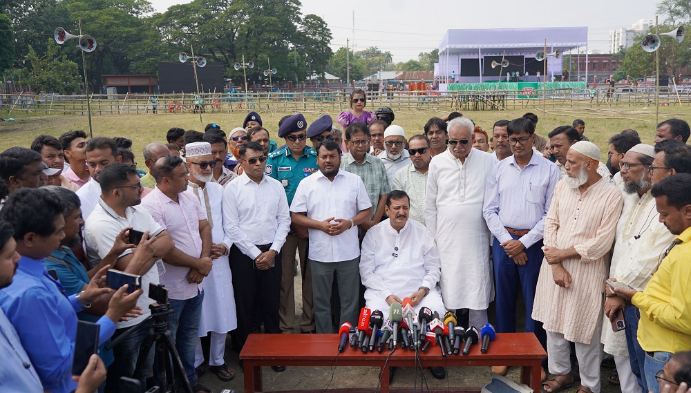 প্রধানমন্ত্রীর রাজশাহী সফর ঘিরে মাদ্রাসা মাঠ পরিদর্শন করলেন ভূমিমন্ত্রী মিজানুর রহমান মিনু