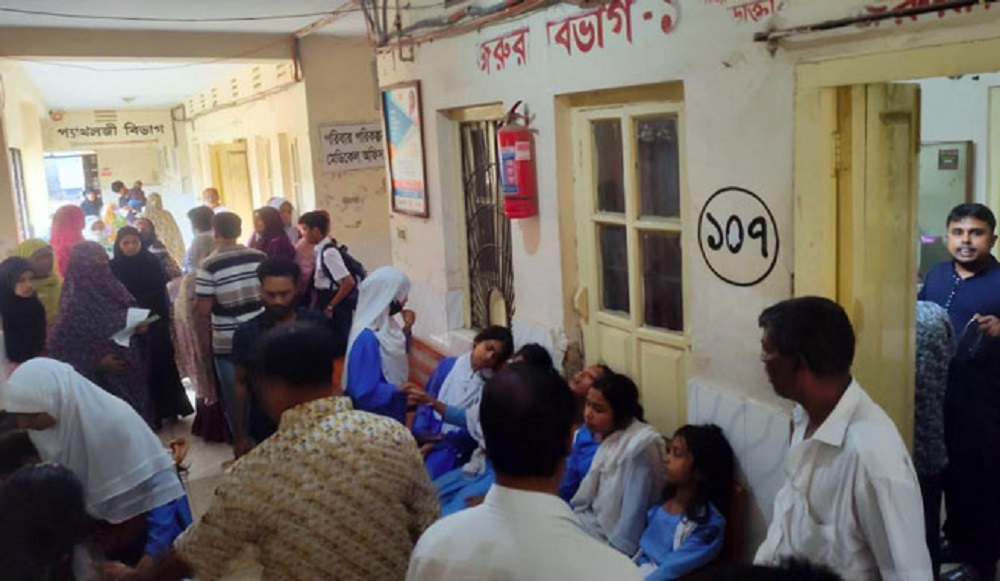 পাবনায় বিদ্যালয়ে রহস্যজনক অসুস্থতা
