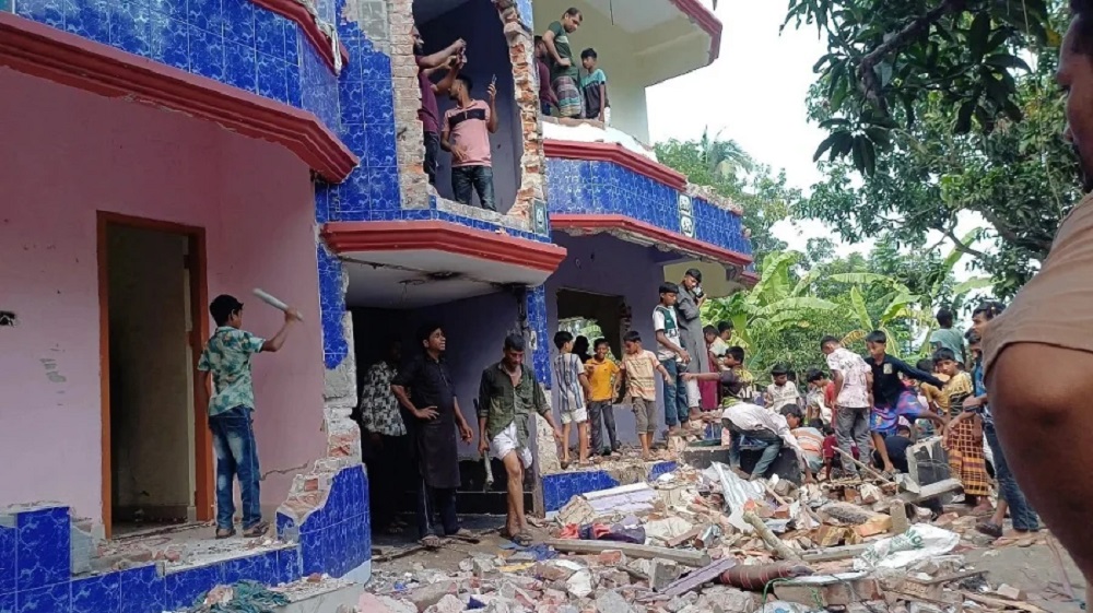 পাবনায় শিশু কলিকে গণধর্ষণ ও হত্যার ঘটনায় ক্ষোভ