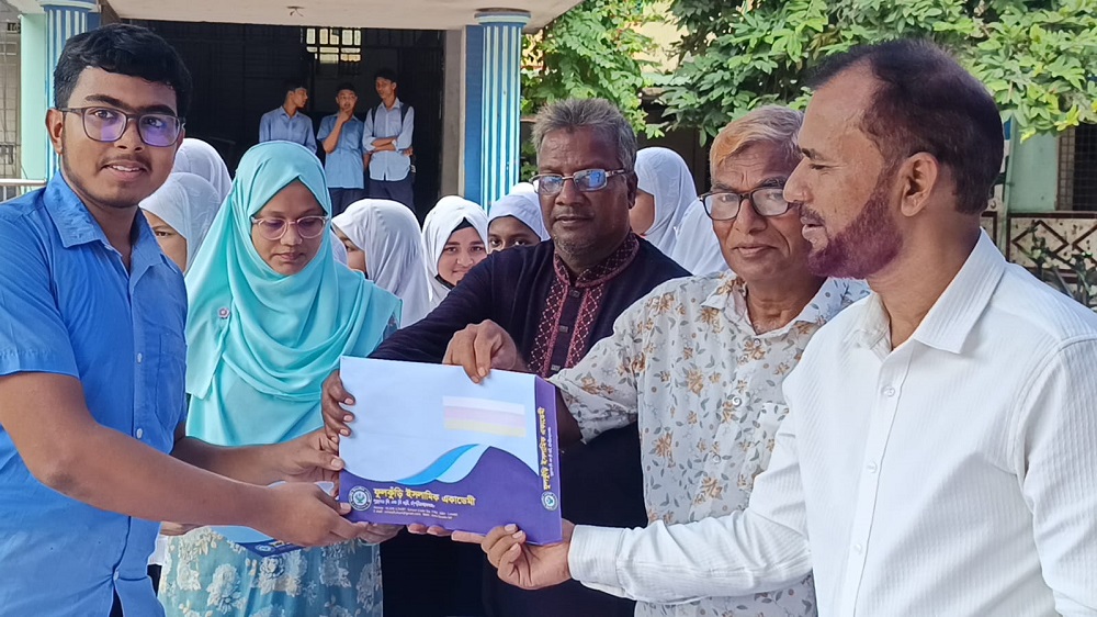 চাঁপাইনবাবগঞ্জে ফুলকুঁড়ি ইসলামিক একাডেমির কৃতি সংবর্ধনা সম্পন্ন
