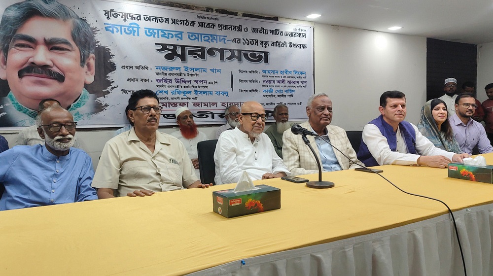 সচিবালয়ের ছোট দফতরেই দাফতরিক কাজ সারছেন প্রধানমন্ত্রী তারেক রহমান