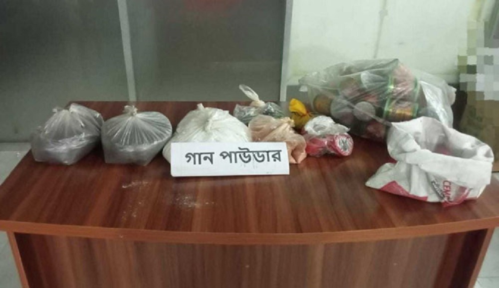 চাঁপাইনবাবগঞ্জে ৯ কেজি গানপাউডারসহ বোমা তৈরির সরঞ্জাম উদ্ধার