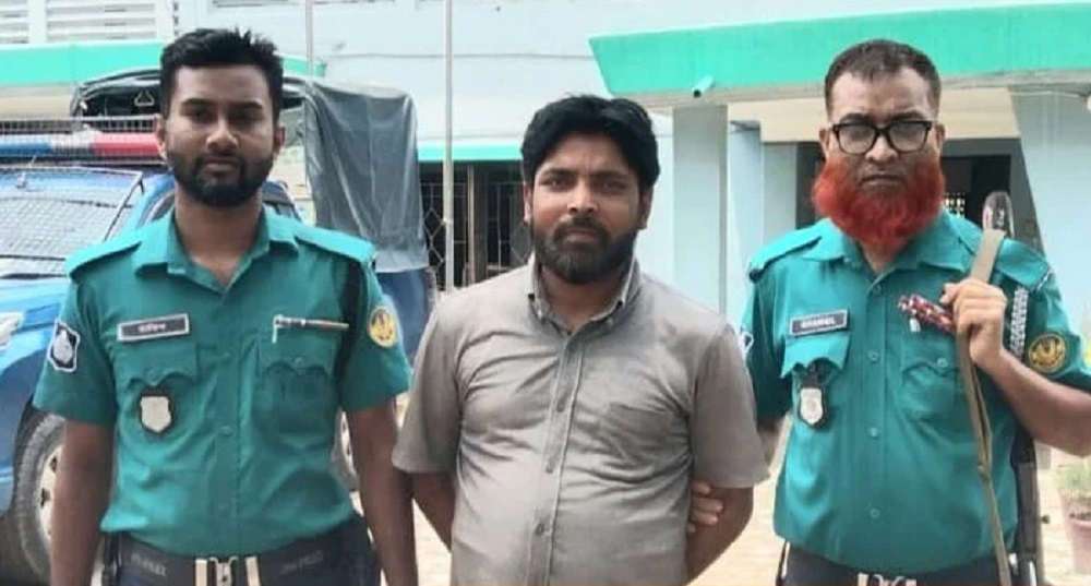রাজশাহীতে সিকিউরিটি গার্ডের ওপর হামলার ভিডিও ভাইরাল