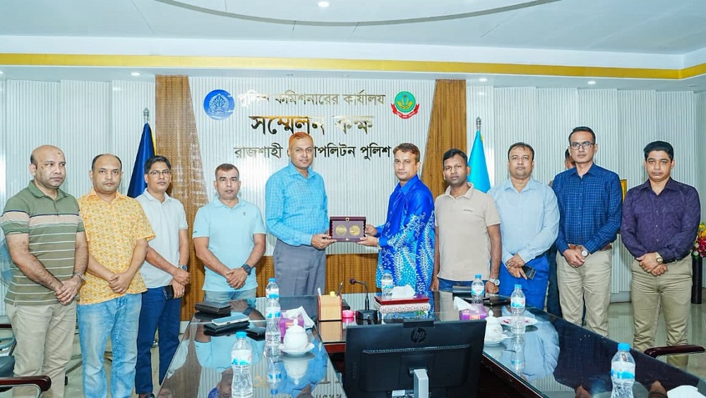 পুলিশ সুপার মোহাম্মদ নাঈমুল হাছানকে আরএমপির বিদায় সংবর্ধনা