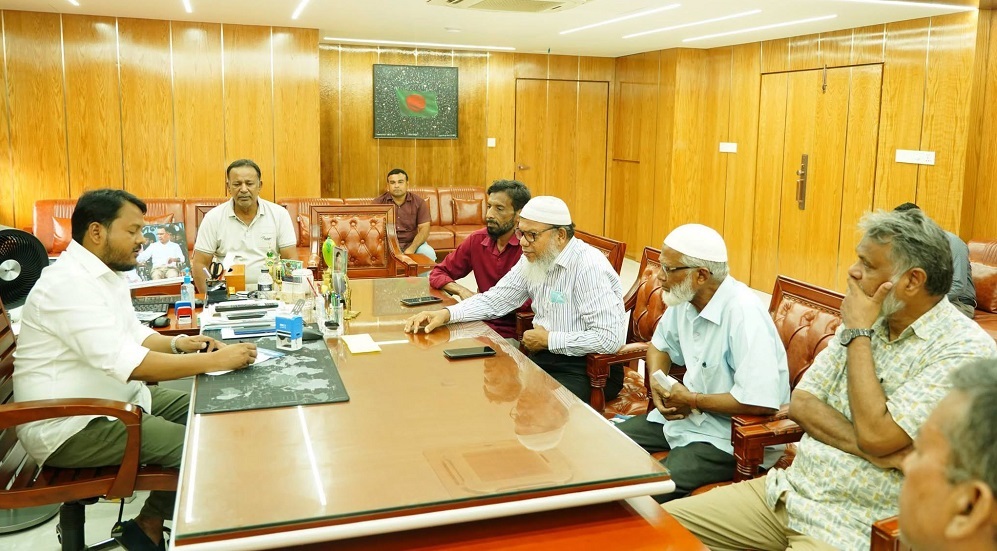 সুলতানাবাদ জামে মসজিদ ও এলাকার সার্বিক বিষয়ে রাসিক প্রশাসকের সঙ্গে মতবিনিময়