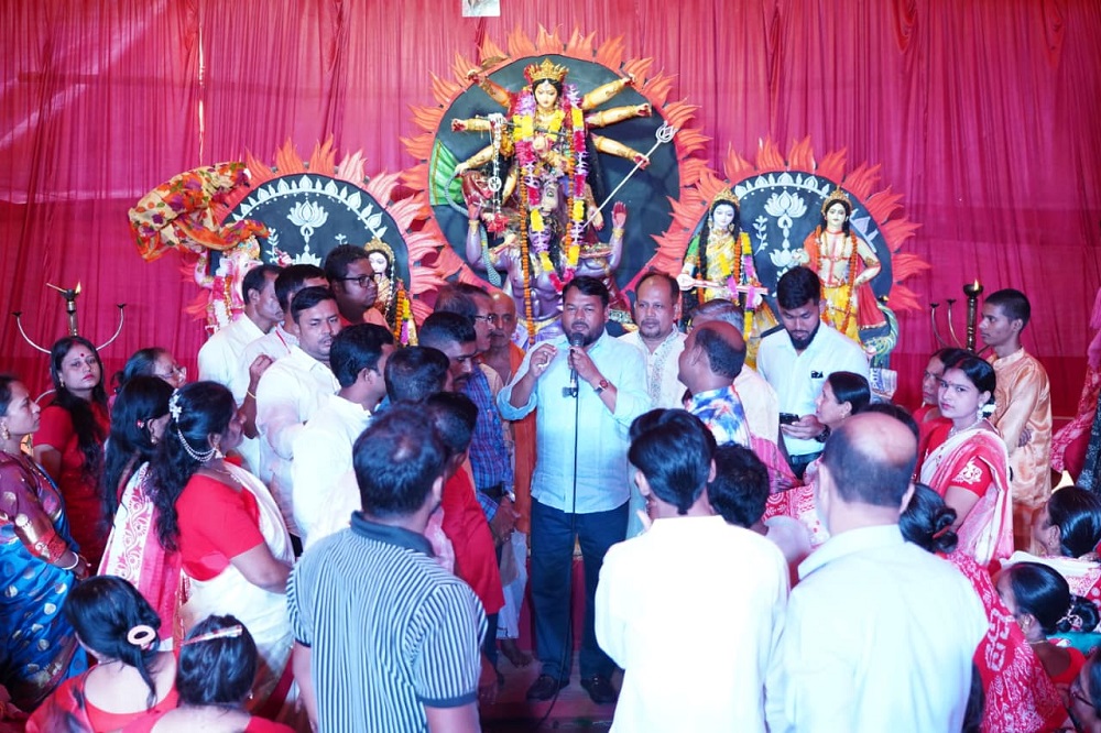 রাজশাহীতে মণ্ডপে মণ্ডপে উৎসবের আমেজ, প্রশাসকের শুভেচ্ছা