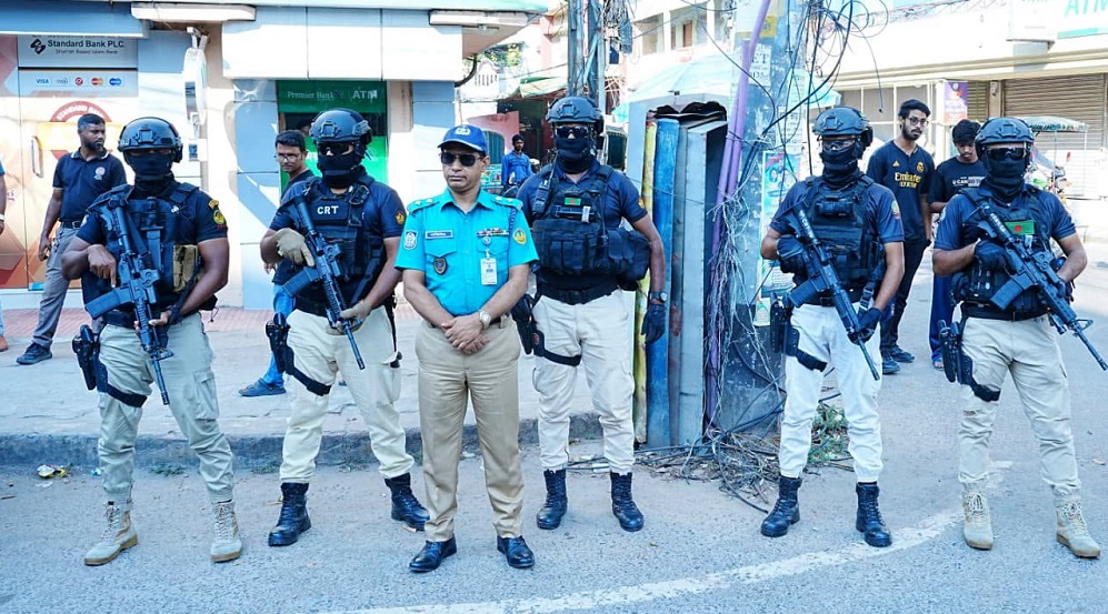 শারদীয় দুর্গাপূজা ঘিরে রাজশাহীতে আরএমপির বিশেষ নিরাপত্তা টহল মহড়া