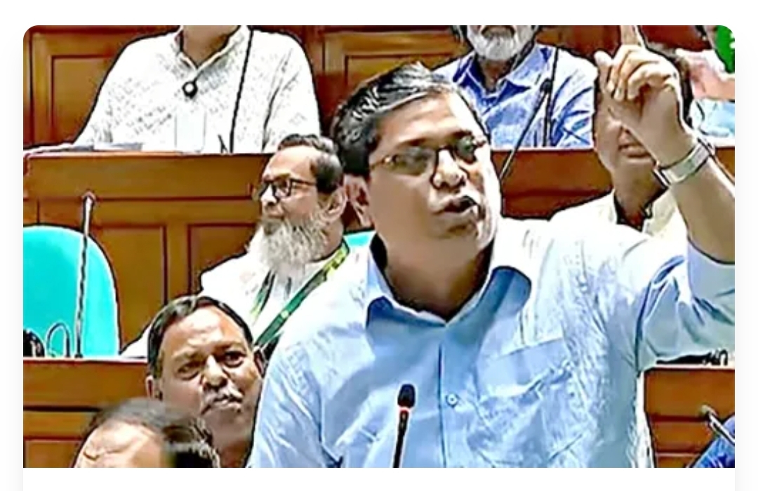 জুলাই আন্দোলনের ‘ট্রফি’ লন্ডনে গিয়ে বিএনপিকে দিয়ে আসেন ড. ইউনূস