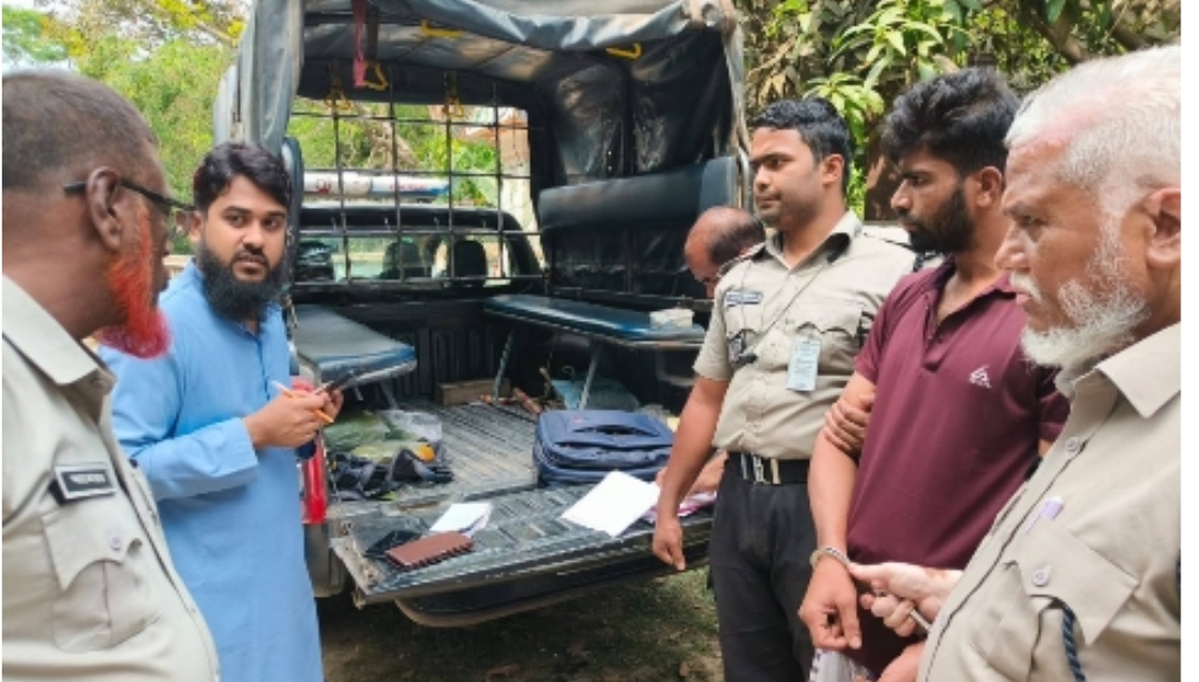 নেশাগ্রস্থ ছেলের প্রতি অতিষ্ঠ হয়ে ভ্রাম্যমান আদালতে তুলে দিলেন বাবা