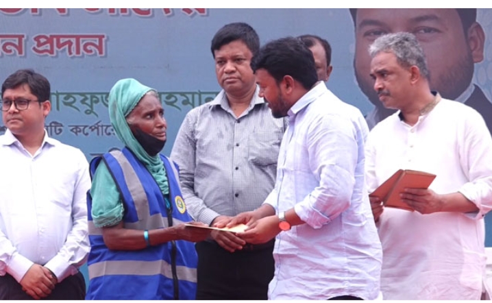 প্রধানমন্ত্রীর ঈদ উপহার পেলেন রাসিকের ১২৩৭ পরিচ্ছন্নকর্মীরা