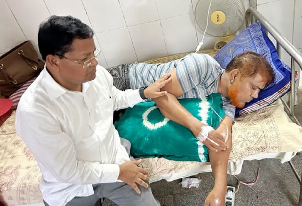 রাজশাহী বারের সিনিয়র অ্যাডভোকেট রিয়াজ উদ্দিনের সুস্থতা কামনায় দোয়া প্রার্থনা