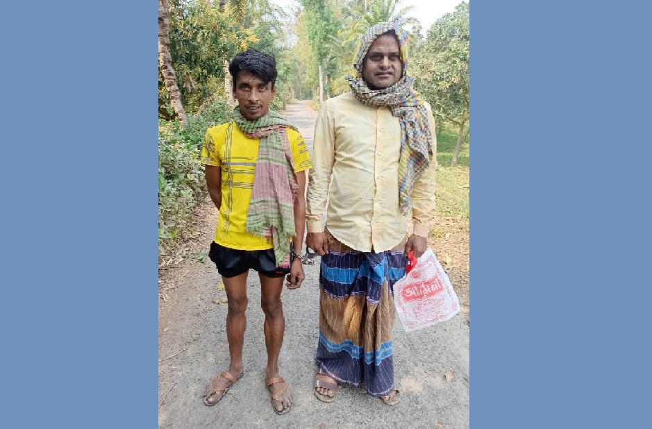 কৃষকের ছদ্মবেশে পুলিশ, বাঘায় মাদক মামলার আসামিসহ গ্রেপ্তার ৬