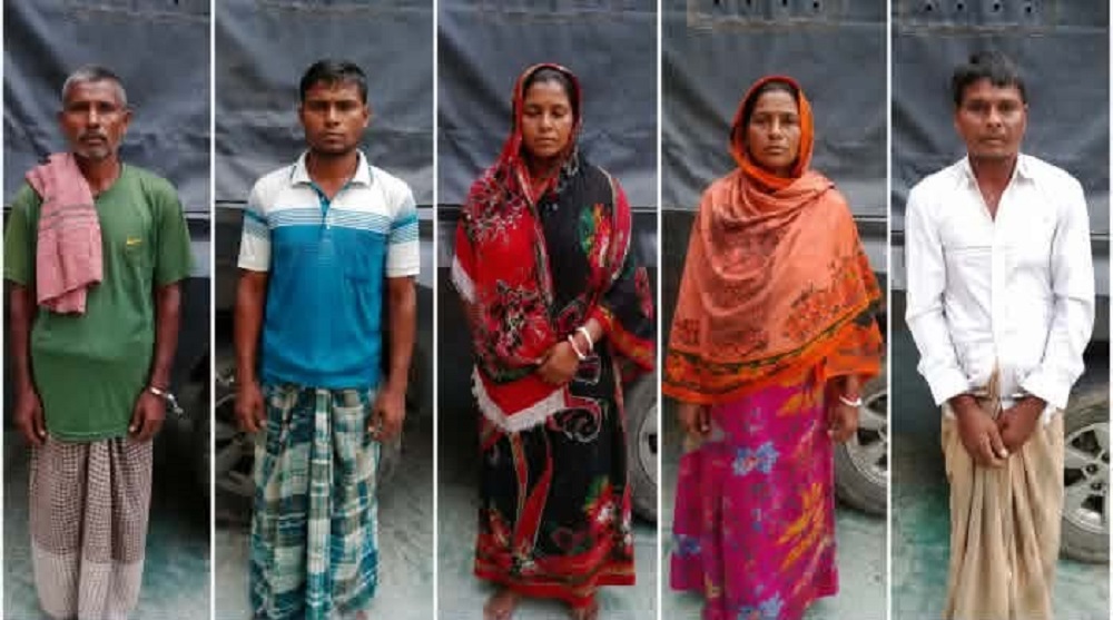 নিয়ামতপুরে ৫৪ লিটার চোলাই মদসহ ৩ মাদক কারবারি গ্রেপ্তার