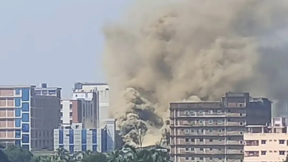 টঙ্গীতে এসেনশিয়াল ড্রাগসে ভয়াবহ আগুন
