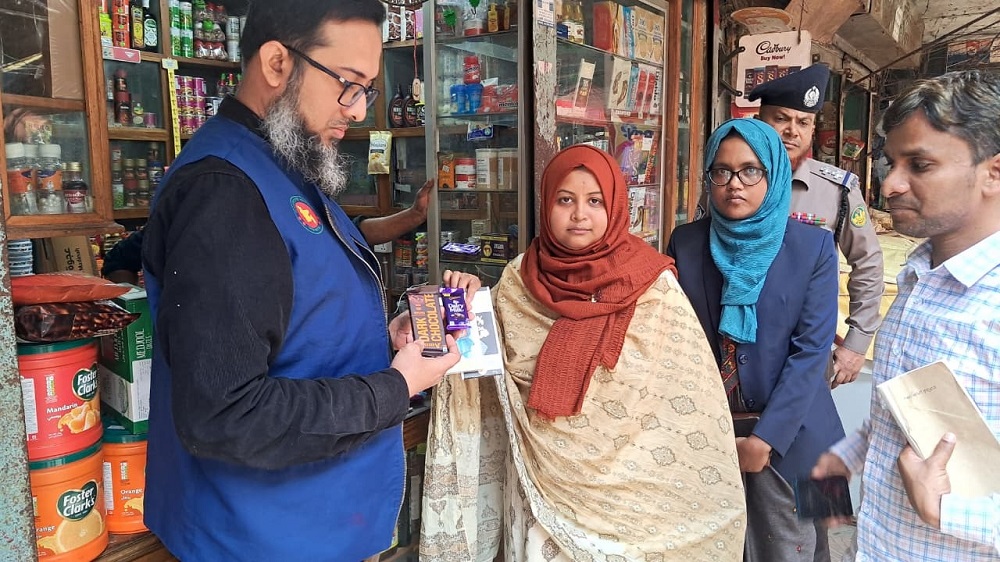 রাজশাহীতে অনুমোদনহীন বিদেশি চকলেট বিক্রি করায় জরিমানা