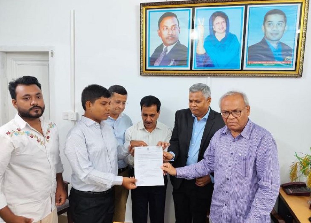 প্রধানমন্ত্রীর উদ্যোগে রাবিতে চাকরি পেলেন দৃষ্টিহীন অদম্য তরুণ শাকিল
