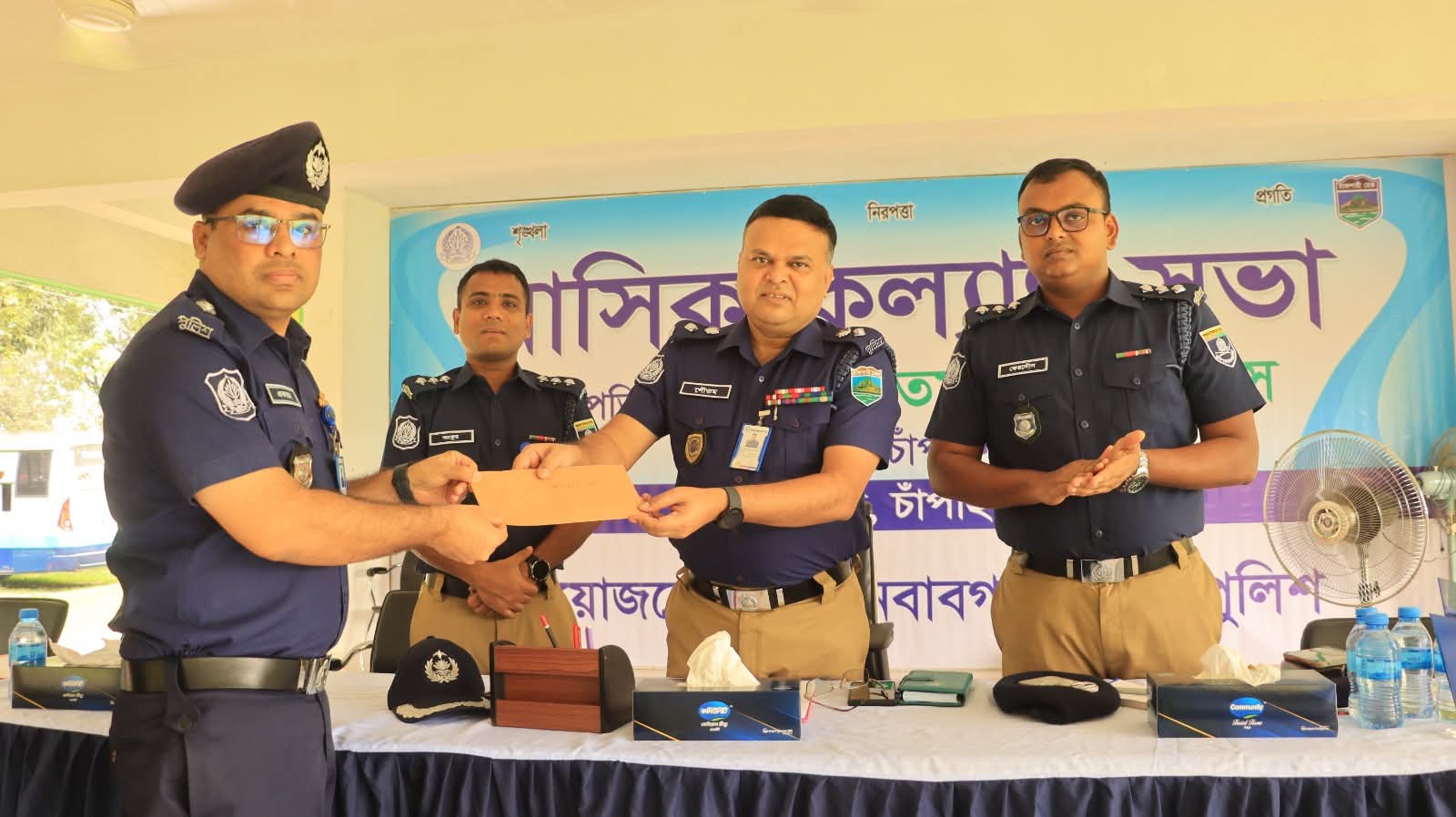 ভালো কর্মদক্ষতার স্বীকৃতি পেলেন চাঁপাইনবাবগঞ্জ সদর মডেল থানার ওসি একরামুল হোসাইন