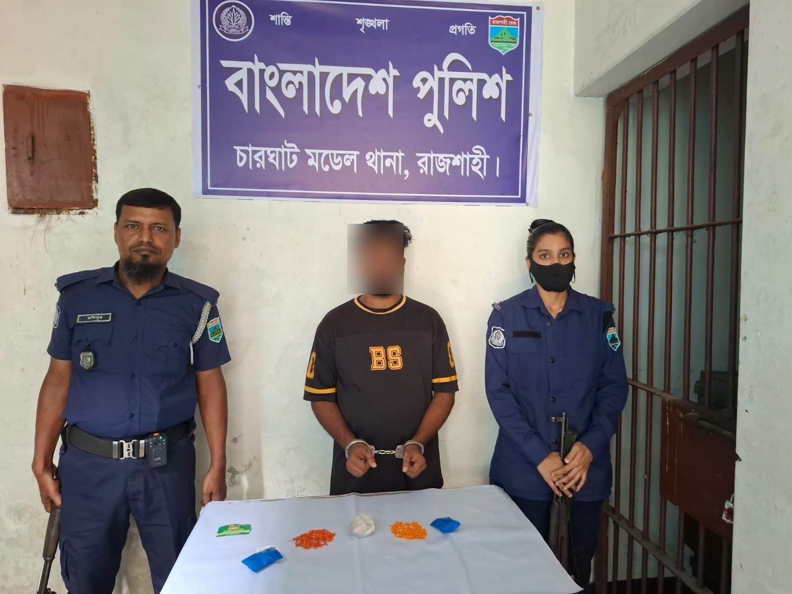 চারঘাটে ৩৮৪ ইয়াবা ও ২০ গ্রাম হেরোইনসহ মাদক কারবারি গ্রেপ্তার