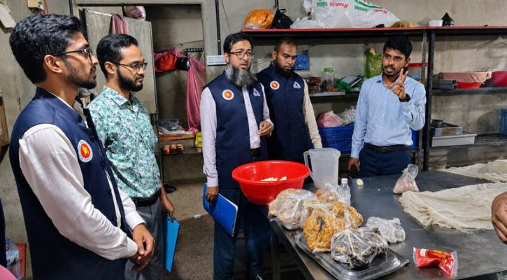 মানসনদহীন মিষ্টি বিক্রির দায়ে রাজশাহীতে ২০ হাজার টাকা জরিমানা