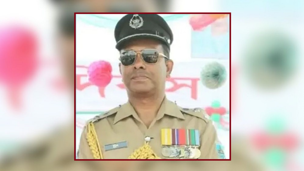 ভুয়া পরিচয় ও কর্মস্থল ত্যাগের দায়ে অতিরিক্ত ডিআইজি টুটুল চক্রবর্তী বরখাস্ত