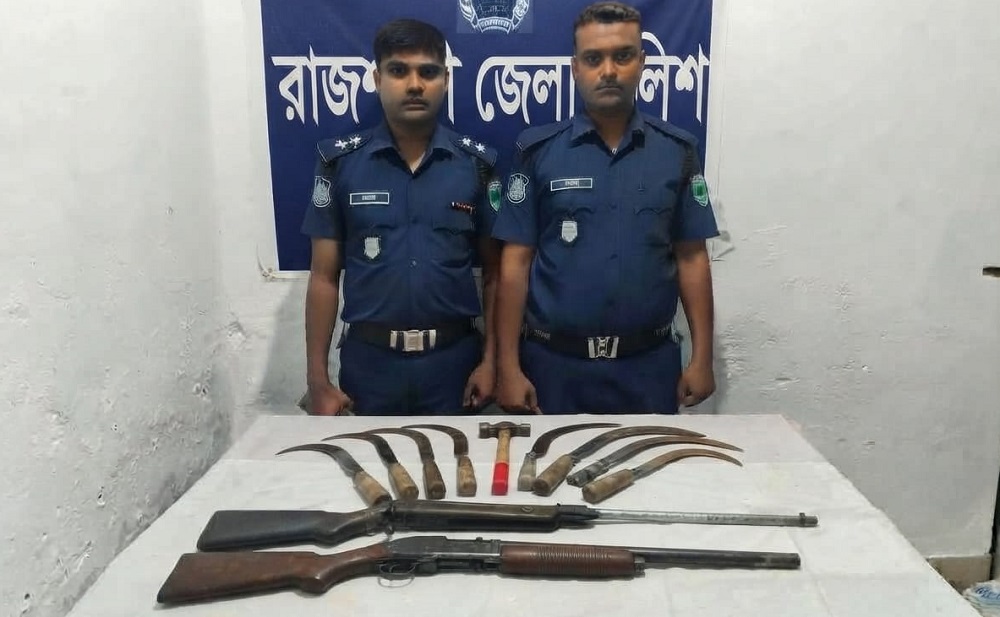 বাঘায় কলা ও খেজুরবাগান থেকে অস্ত্র উদ্ধার