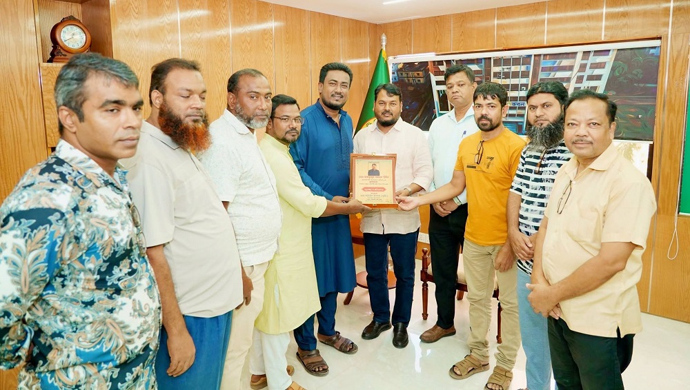 চুরির ঘটনার পর স্বর্ণপট্টিতে কড়া নজরদারি: রাসিক প্রশাসকের সঙ্গে বাজুস নেতাদের সাক্ষাৎ