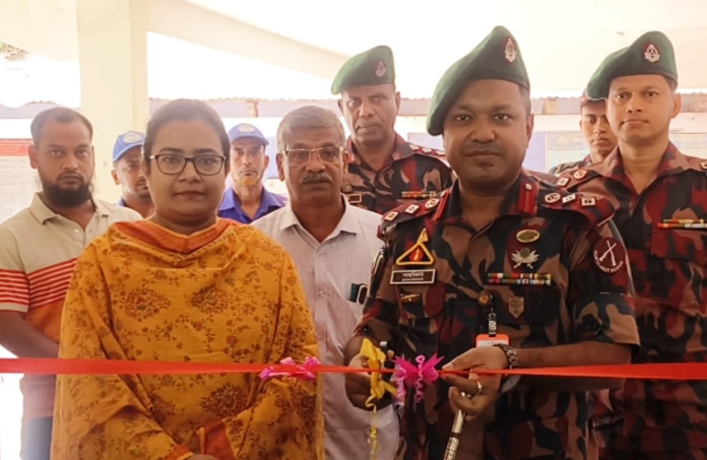 স্বাবলম্বী হওয়ার প্রত্যয়ে গোদাগাড়ীতে বিজিবির কারিগরি প্রশিক্ষণ উদ্বোধন