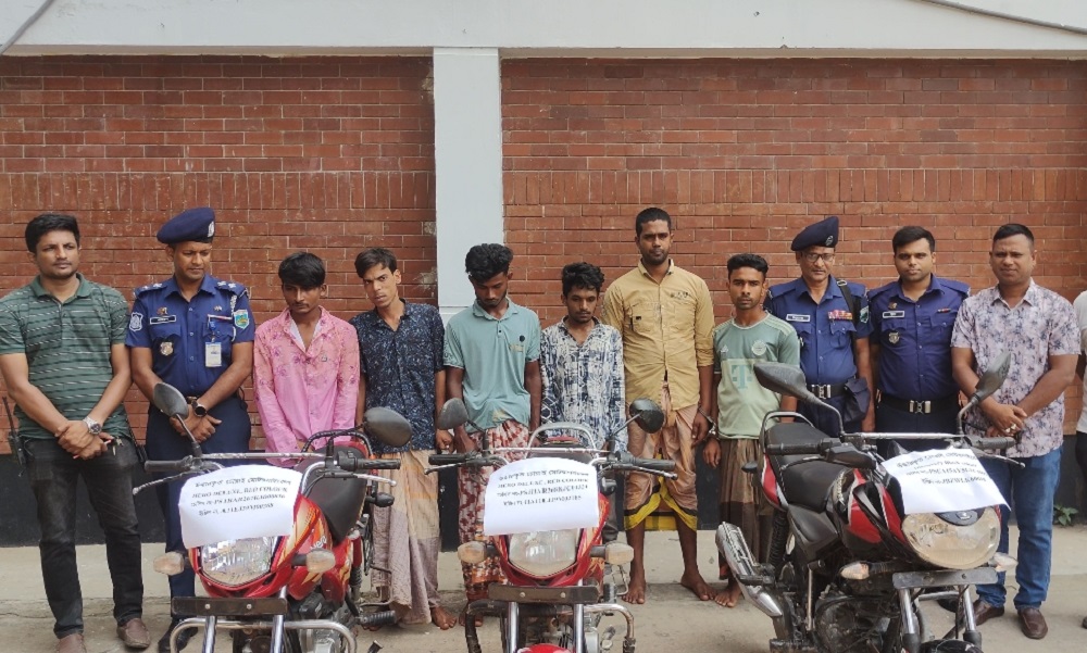 চাঁপাইনবাবগঞ্জে মোটরসাইকেল চোর চক্রের ৬ জন গ্রেপ্তার