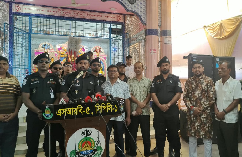চাঁপাইনবাবগঞ্জে দুর্গাপূজায় কড়া নিরাপত্তা, এসআরবি-৫ এর ব্রিফিং