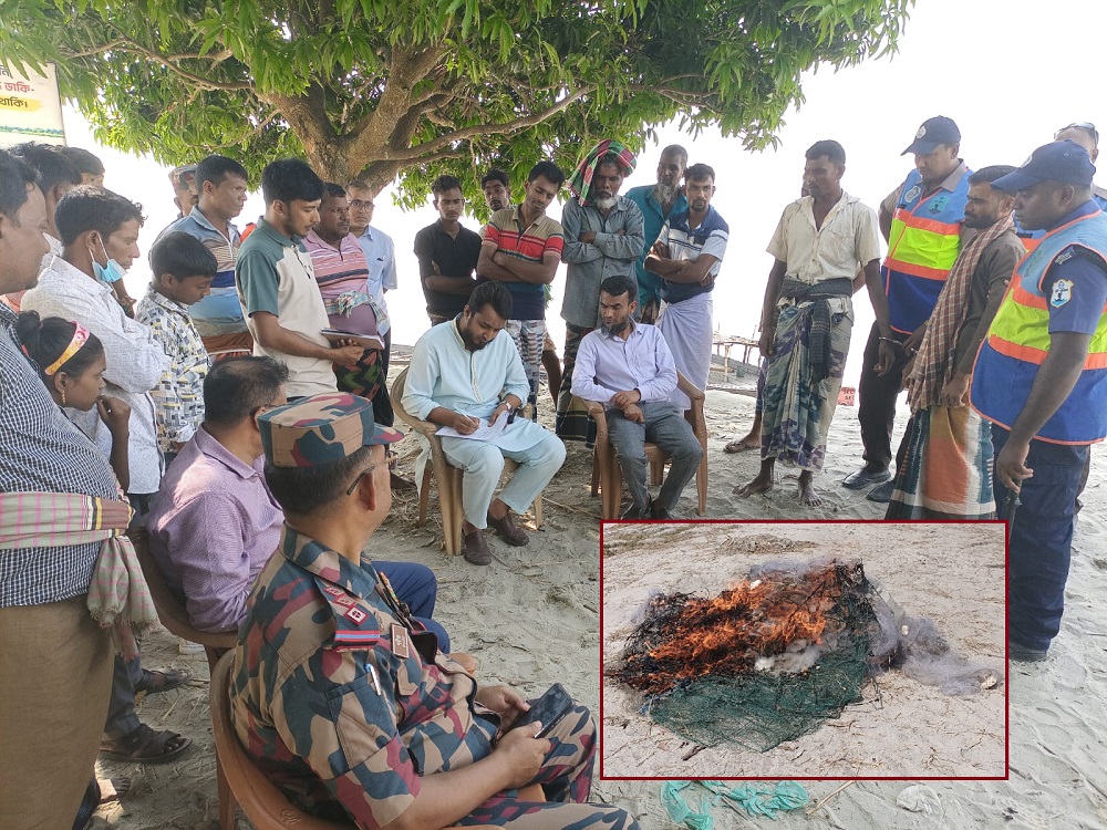 পদ্মায় নিষিদ্ধ সময়ে ইলিশ শিকার