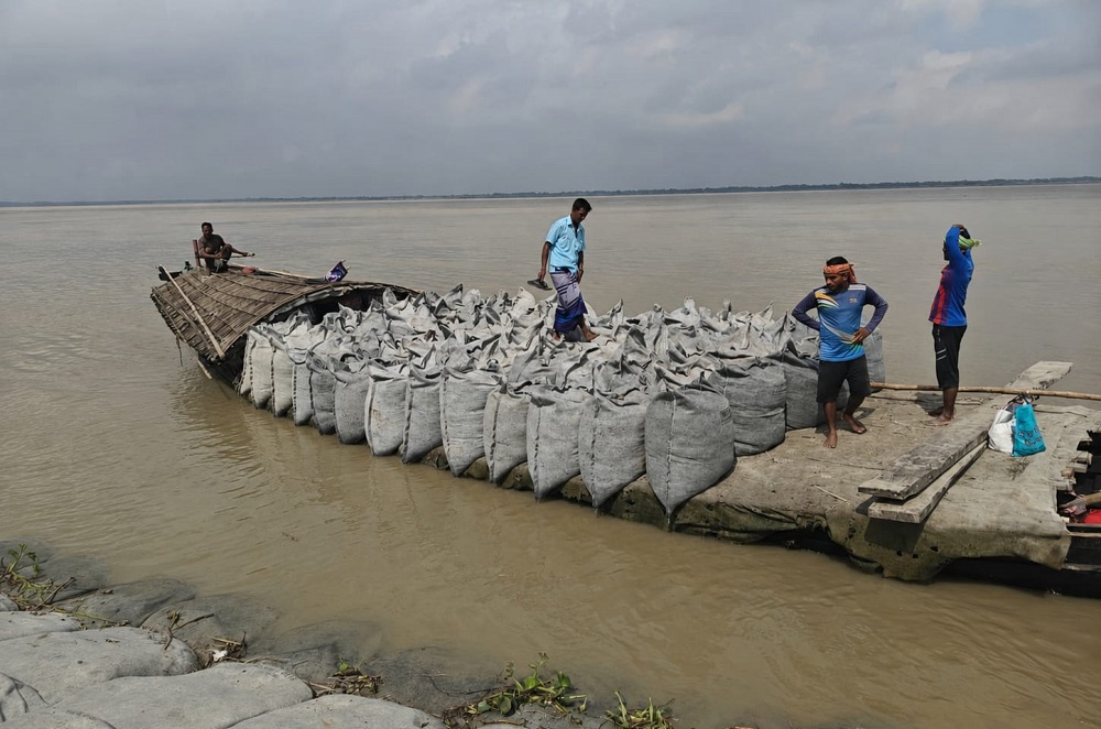চারঘাটে পদ্মার ভাঙন রোধে ৪ কোটির জিও ব্যাগ প্রকল্পে হরিলুট