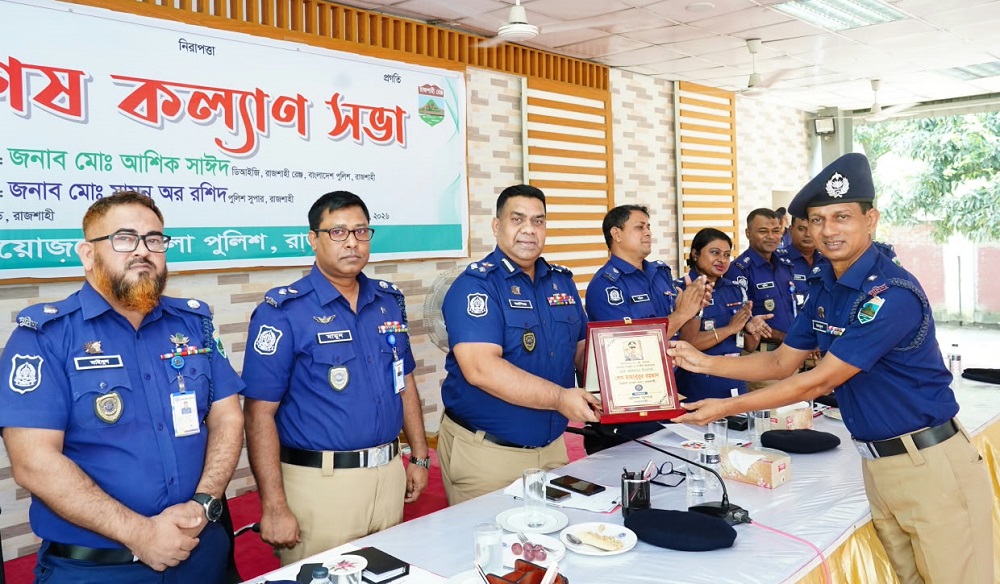 অপরাধ নিয়ন্ত্রণ ও মাদক উদ্ধারে কৃতিত্ব, রাজশাহী জেলার শ্রেষ্ঠ ওসি চারঘাটের মাহাবুবুর রহমান