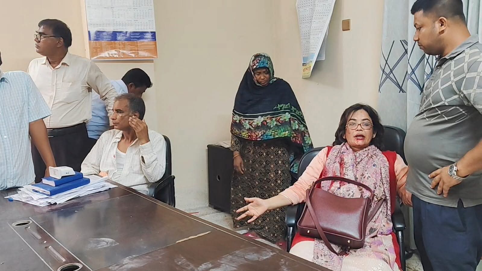 রাজশাহীতে কলেজে বিএনপি নেতাকর্মীদের হামলা-ভাংচুর, অধ্যক্ষসহ আহত ৫