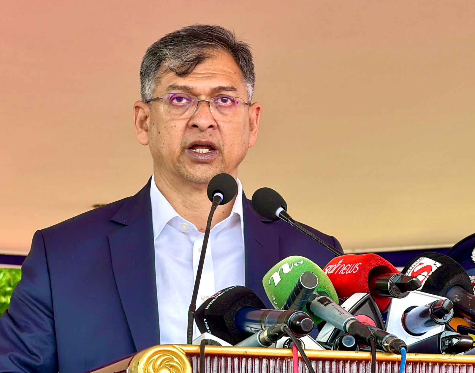 পুলিশকে আগের পোশাকে ফেরাতে কাজ করছে সরকার: স্বরাষ্ট্রমন্ত্রী