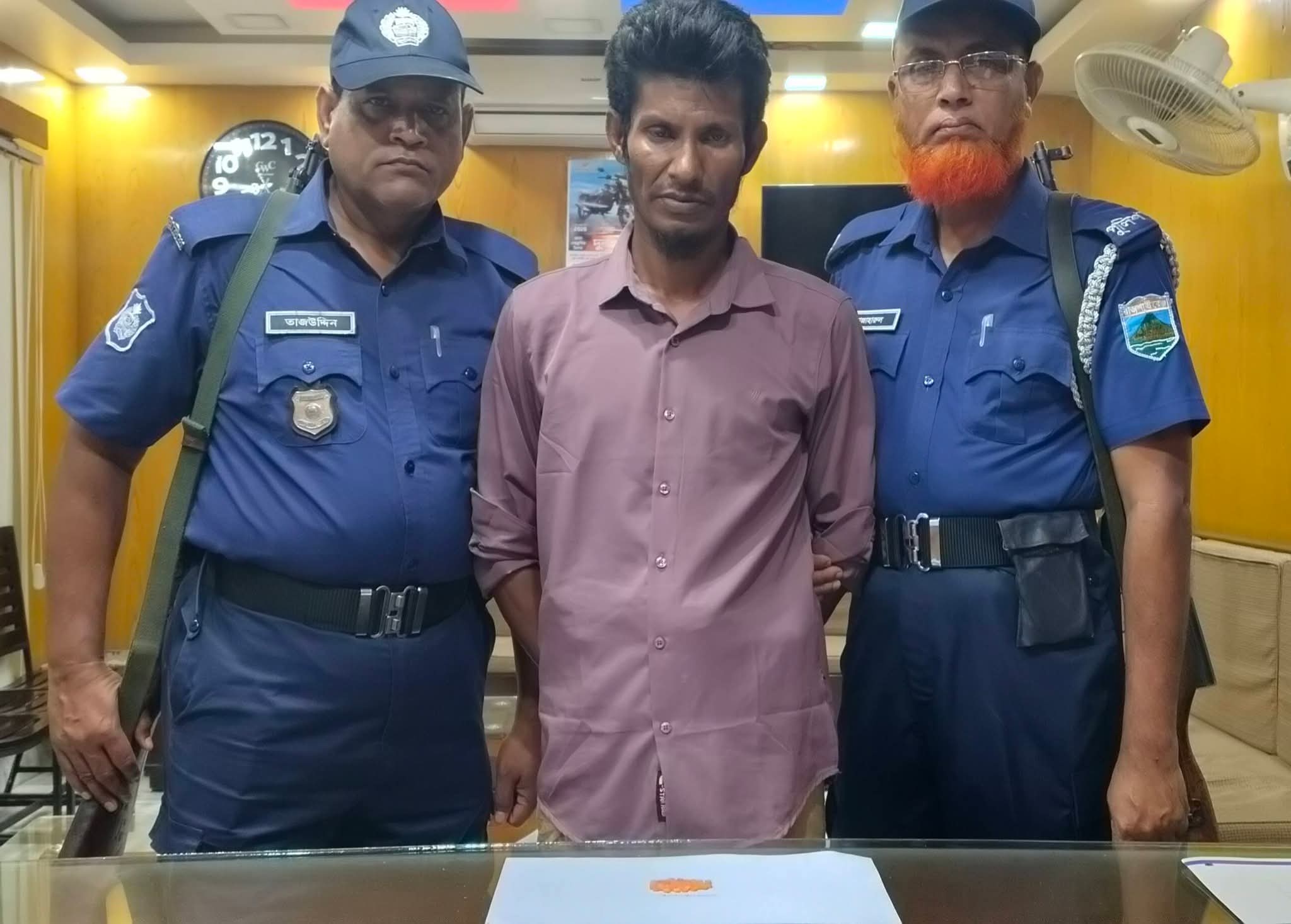 বাঘায় ৪০ পিস ইয়াবাসহ মাদক ব্যবসায়ী আটক!