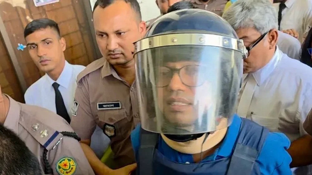 ‘লিফট চালু থাকলেও পেছনে হাতকড়া পরিয়ে ৬ তলায় তোলা হয়েছে’