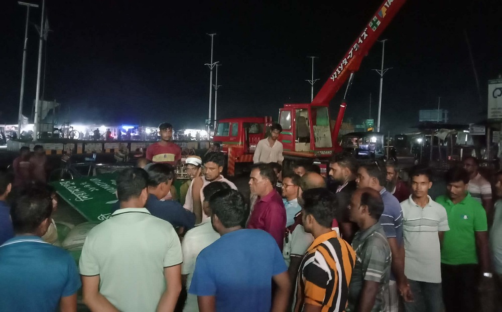 মান্দায় বিগ ক্যান্টিলিভার নির্মাণকাজে বাধা, প্রতিবাদকারীদের ওসির হুমকির অভিযোগ